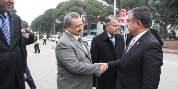 Bakan Yılmaz Burhaniye Belediyesi’nde