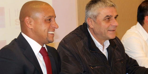 Roberto Carlos sözleşmeyi imzaladı