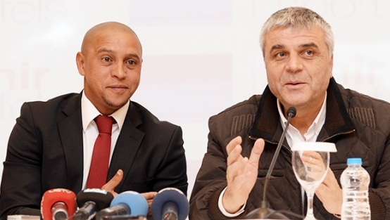 Roberto Carlos imzayı attı
