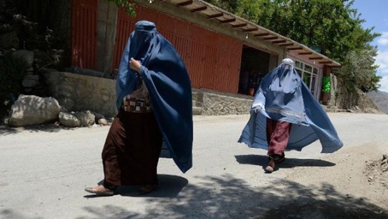 Çarşaf resmen yasaklandı!