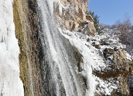 Gümüşhane’de Buzdan Şelaleler Oluştu