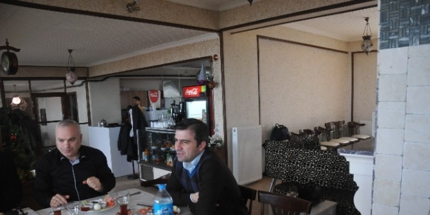 Başkan Yemenici Basın Mensuplarıyla Kahvaltıda Buluştu