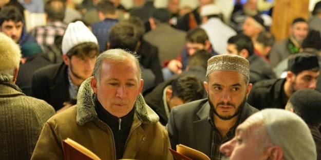 500 Yıllık ‘binbir Hatim’ Geleneği Cuma Günü Sona Eriyor