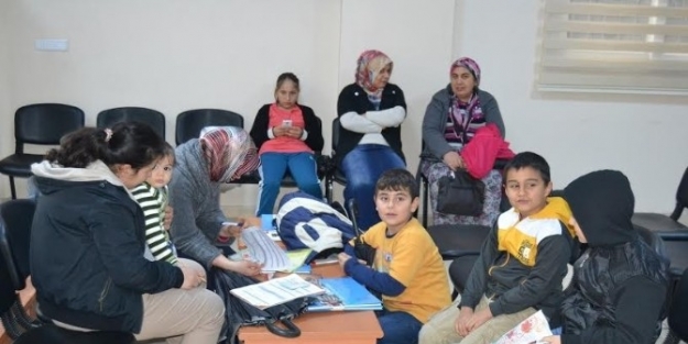 Gençlik Merkezinde Türkçe Ve Matematik Kursuna Yoğun İlgi