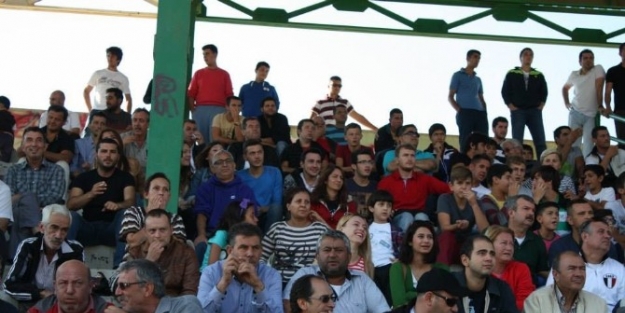 Urla Gençlikspor  Play-off’lara Kaldı