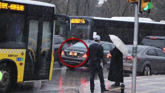 Cumhurbaşkanı sabah trafiğine takıldı