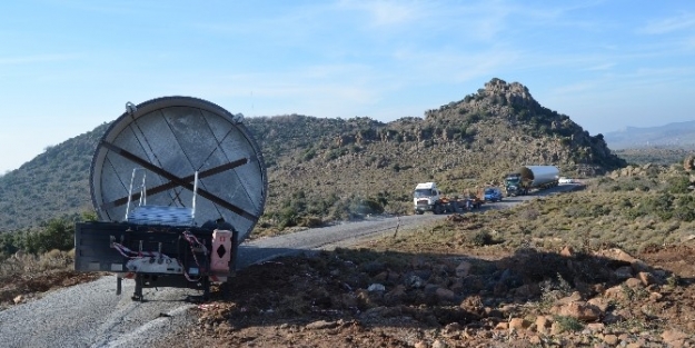 Tır’ın Dorsesi Çikti Şans Eseri Facia Yaşanmadı