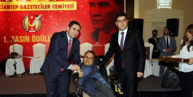 Yılın Gazetecisi Ödülü İsmail Tunç’a