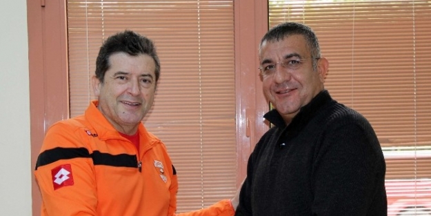 Adanaspor’un Yeni Teknik Direktörü Güvenç Kurtar Oldu
