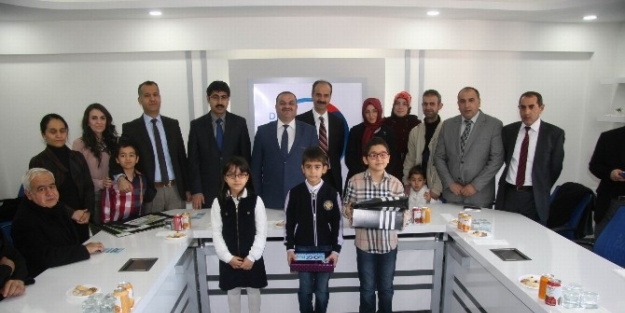 Dedaş Minik Öğrencilere Hediye Dağıttı