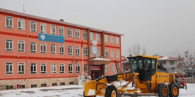 Selçuklu’da Okullarda Kar Temizliği