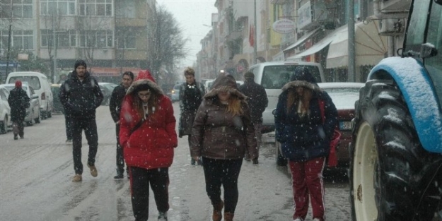 Saray’da Kar Yağışı Etkisini Göstermeye Başladı