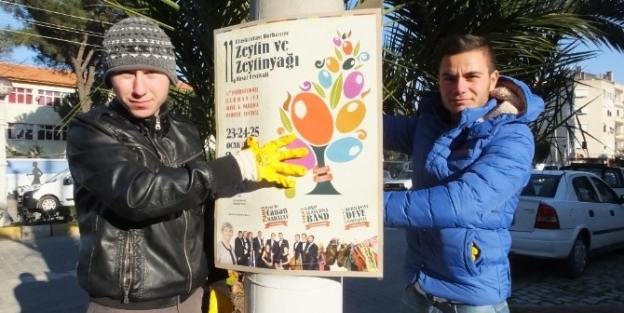 Burhaniye’ De Festival Afişleri Asılmaya Başlandı