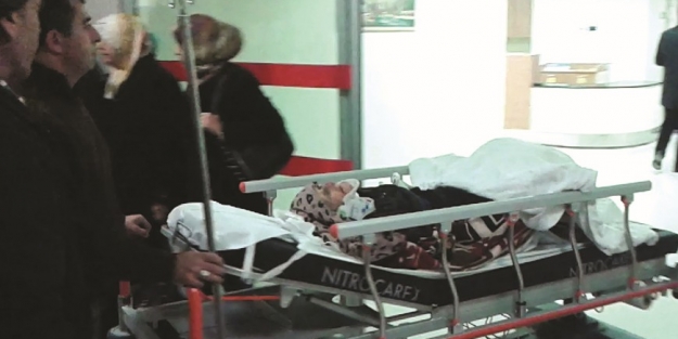 Kardan göçen çatı yaşlı kadının üzerine göçtü