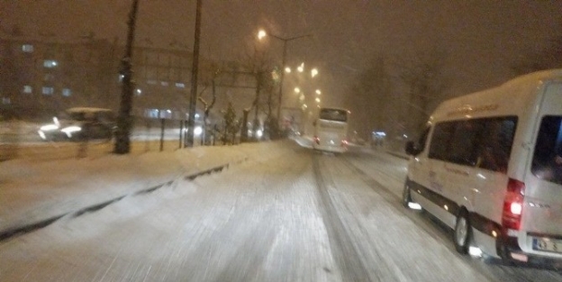 Kütahya’da Kar Yağışı Şiddetini Artırdı