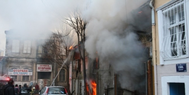 İzmir’de Korkutan Yangın