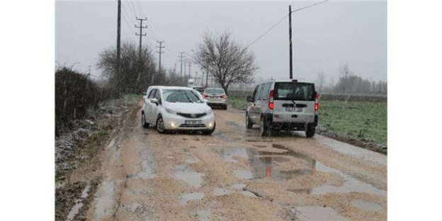 Bursa'daki çukurlu yollar sanayici ve köylüleri bezdirdi