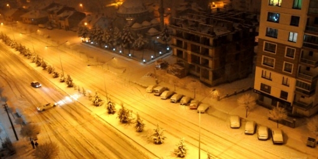 Uşak Yeniden Beyaza Büründü