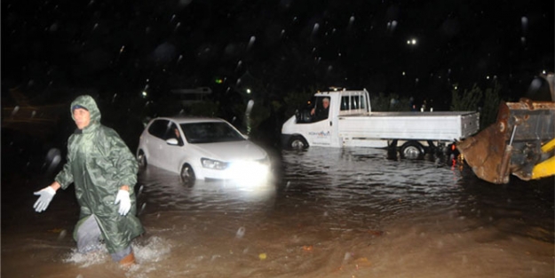 Antalya fırtınaya teslim