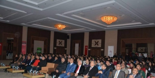 Kırşehir’de Sporun Gelişim Paneli Düzenlendi
