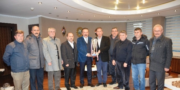 Başkan Doğan’a Ziyaretçilerini Ağırladı