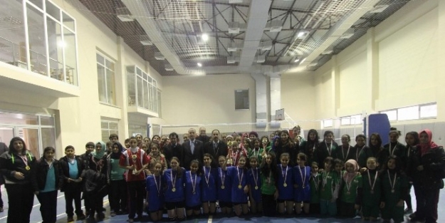 Yıldız Kızlarda Voleybolun Şampiyonu Mercidabık Ortaokulu Oldu