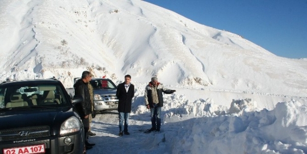 Sincik’te Karla Mücadele Devam Ediyor
