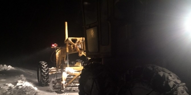 Manisa, Gece Boyunca Karla Mücadele Etti