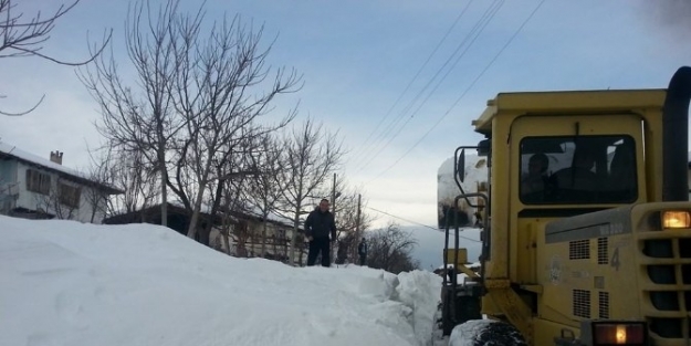 Kavak Belediyesi’nden Mahalle Yollarına Anında Müdahale