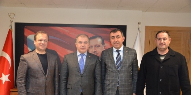 İzmir Konfederasyonu Davutoğlu İle Stk Zirvesinde Buluşmak İstiyor