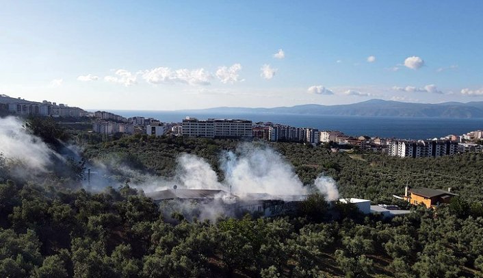 Bursa'da kaynak makinesinden sıçrayan kıvılcım çiftliği küle çevirdi!