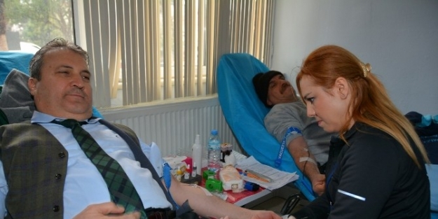 Başkan Çerçi Ve Belediye Personeli Kan Bağışında Bulundu