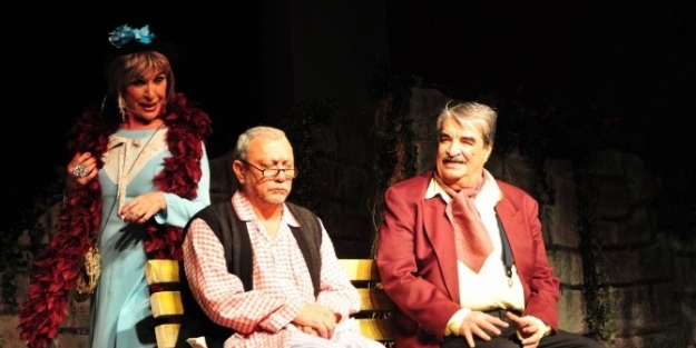 Tiyatronun Geliri Öğrencilere