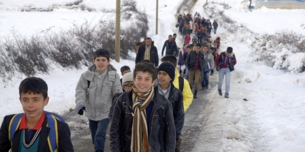 Öğrencilerin çileli okul yolu