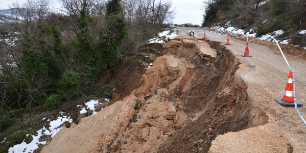 Gemlik'te korkutan heyelan!
