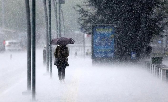 Meteoroloji'den 15 il için kritik uyarı! Kuvvetli yağış, sel baskını ve fırtına bekleniyor