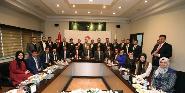 Bakan Işik, Ak Parti Gebze Teşkilatını Ağırladı