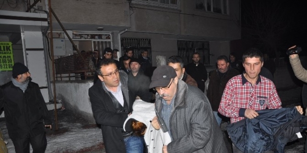 Anne Ve Kardeşlerini Rehin Alan Kadın Gözaltına Alındı