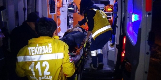 Halk Otobüsü İle Otomobil Kafa Kafaya Çarpişti