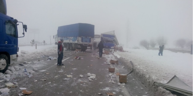 Feci kaza: 30 araç birbirine girdi