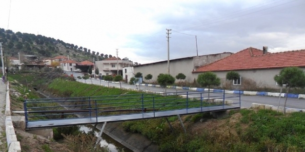 Foça’da Kanal Üstü Ulaşıma Köprü Çözümü