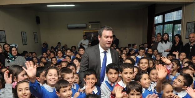 Buca Beşlediyesi’nden Karne Hediyesi