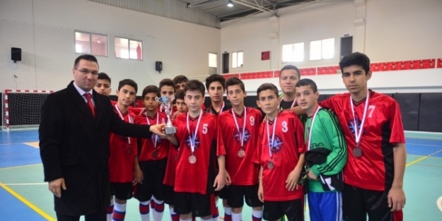 Adana’da Okullarası Yıldız Erkekler Futsal Müsabakaları
