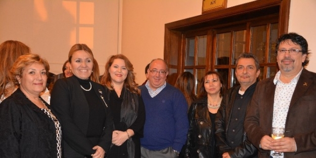 “akıl Defteri” Oyununu Birlikte İzlediler