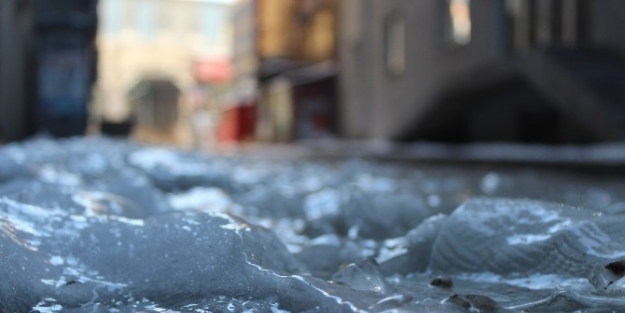 Erzurum’da Çeşmeler Dondu