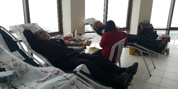 Polisten Kan Bağışına Destek