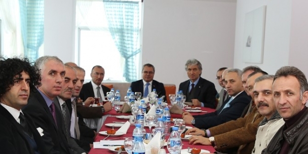 - “100. Yılında 100 Gençle Çanakkale’ye”  Projesinin Değerlendirmesi Arü’de Yapıldı