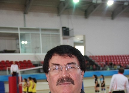 Okullar Arası Voleybol Turnuvası’nda Kıyasıya Mücadele Sürüyor