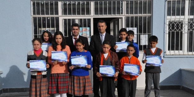 Yerköy’de 63 Öğrenciye Uluslar Arası Bilim Temelleri Bilgi Yarışması Katılım Sertifikası Verildi