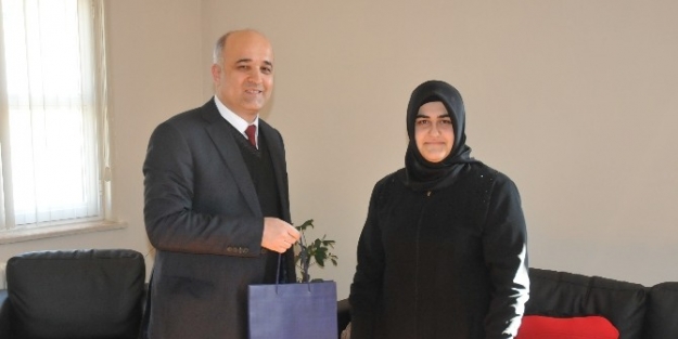 Siyer-i Nebi Yarışmasında Derece Alan Öğrencilere Ödülleri Verildi